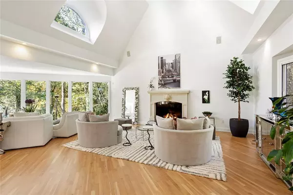 Atlanta, GA 30327,3906 Paces Ferry RD NW