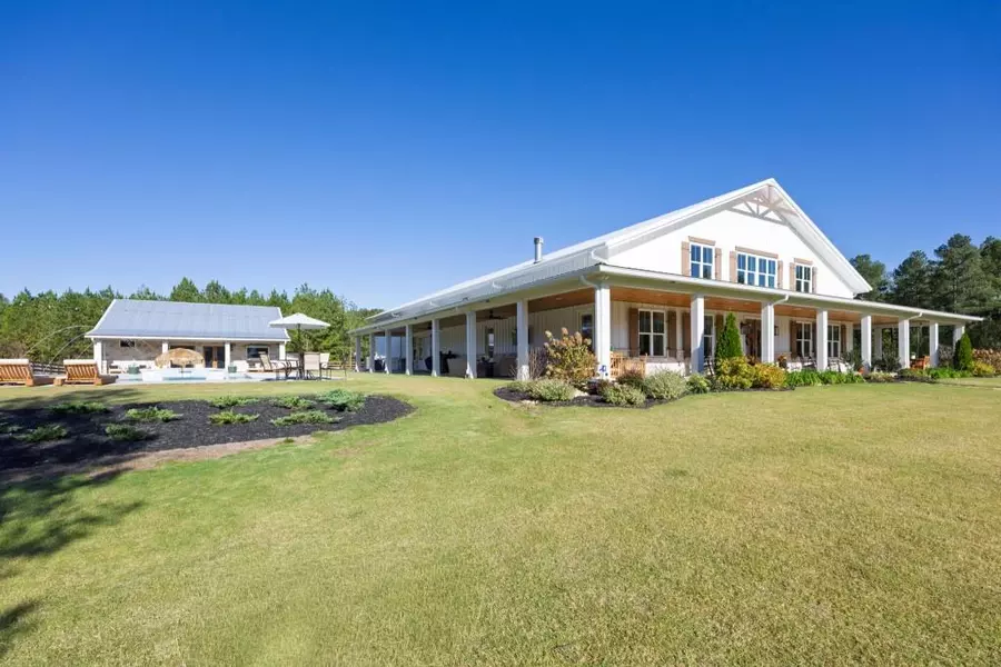 125 Perry RD, Rydal, GA 30171