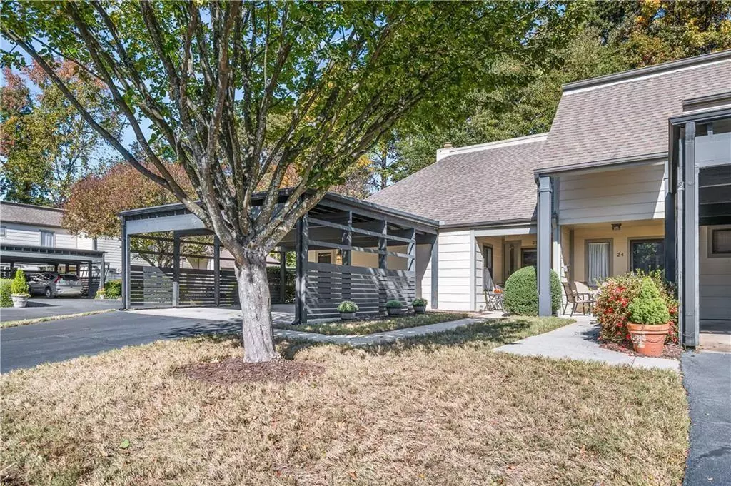 Atlanta, GA 30328,25 Forrest PL