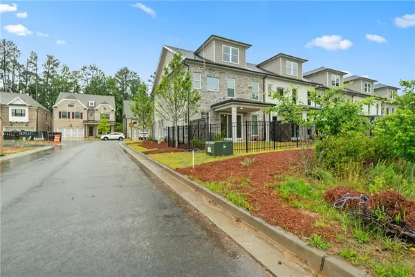 Peachtree Corners, GA 30092,5480 Bandolino LN #423