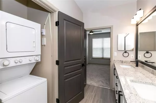 Dunwoody, GA 30338,1000 Ashwood Parkways #1415