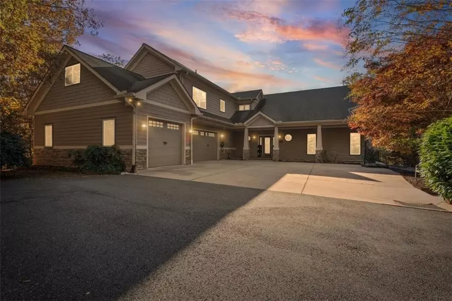 37 Oak Hill LN NW, Cartersville, GA 30121