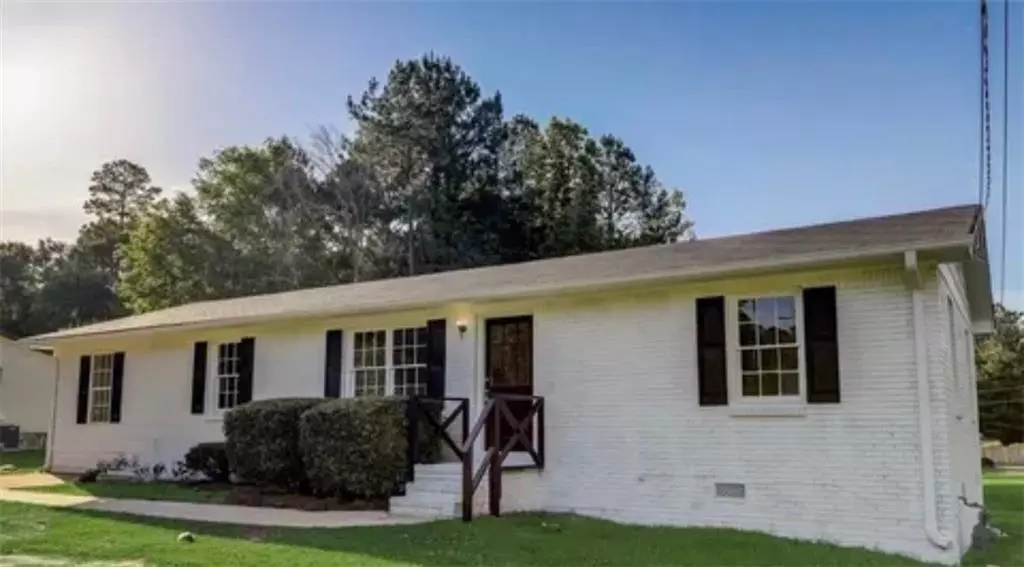 1445 E Mcintosh RD, Griffin, GA 30223