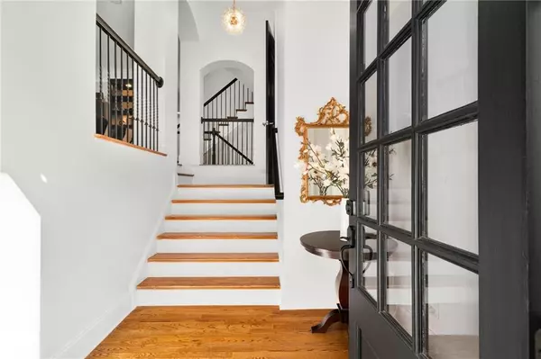 Atlanta, GA 30328,5945 Reddington WAY