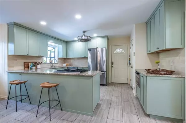 Avondale Estates, GA 30002,1067 Hess DR