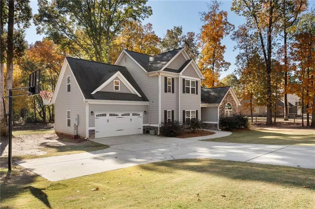 Hoschton, GA 30548,732 E Jefferson ST