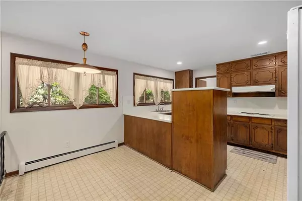 Atlanta, GA 30327,5685 Glen Errol RD NW