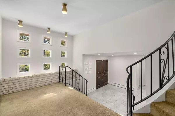 Atlanta, GA 30327,5685 Glen Errol RD NW