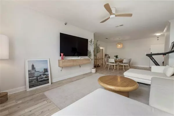 Atlanta, GA 30305,2479 Peachtree RD NE #1804