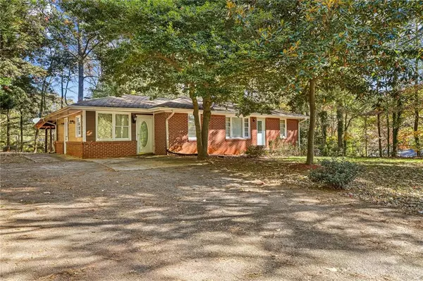 1334 Jennie LN SW, Lilburn, GA 30047