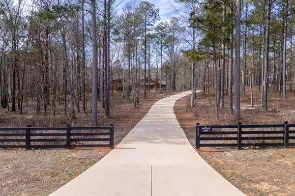 Newnan, GA 30263,975 Blalock Lakes DR