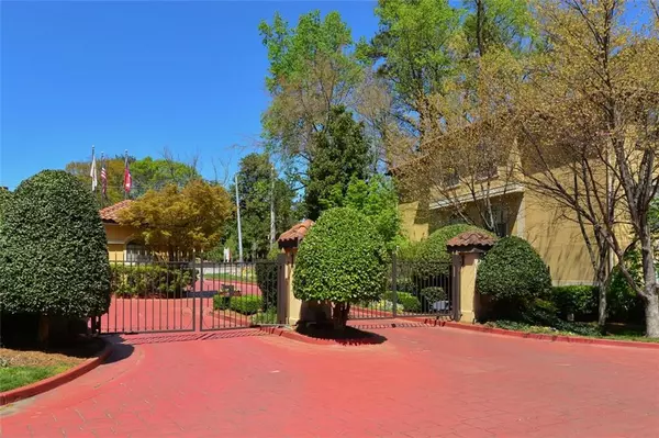 Brookhaven, GA 30319,3777 PEACHTREE RD NE #932