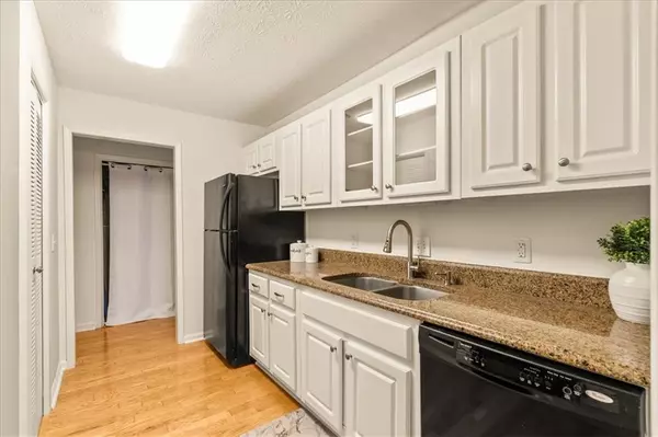 Roswell, GA 30075,1009 Lake Pointe CIR