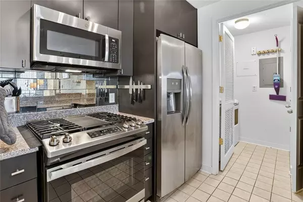 Atlanta, GA 30326,3338 Peachtree RD NE #1706