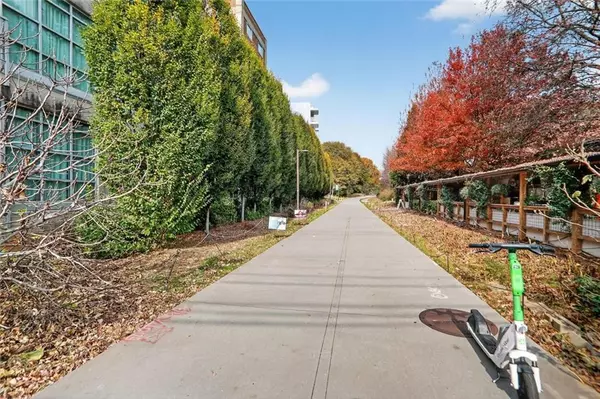 Atlanta, GA 30316,890 Memorial DR SE #108