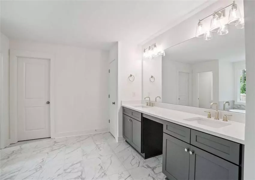 2432 Whites Ridge, Decatur, GA 30034