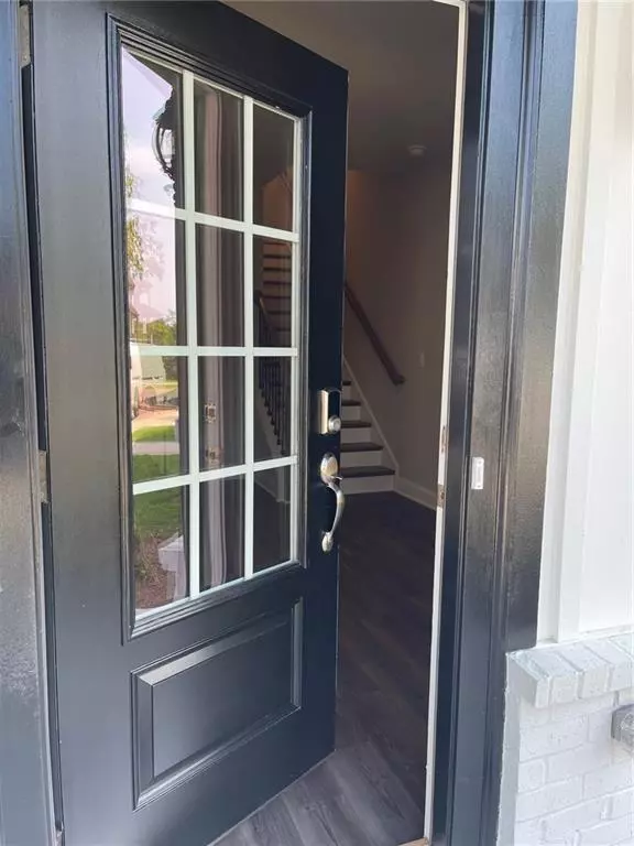 Woodstock, GA 30188,391 Lincoln ST