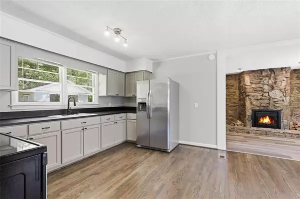 Toccoa, GA 30577,229 Hilltop LN