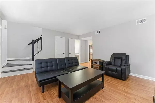 Kennesaw, GA 30144,5090 Sand Wedge CIR NW