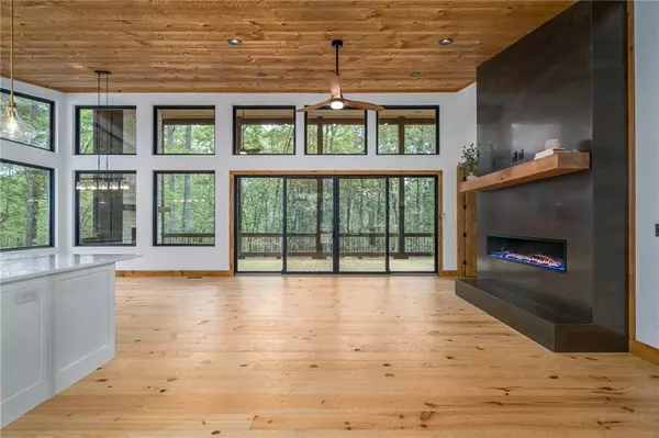 Morganton, GA 30560,221 Goldmine RD