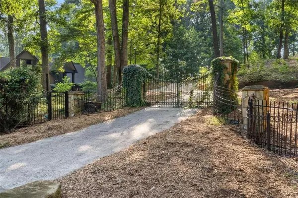 Flowery Branch, GA 30542,6680 Woodlake DR