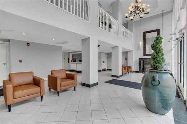 Atlanta, GA 30305,2479 Peachtree RD NE #506