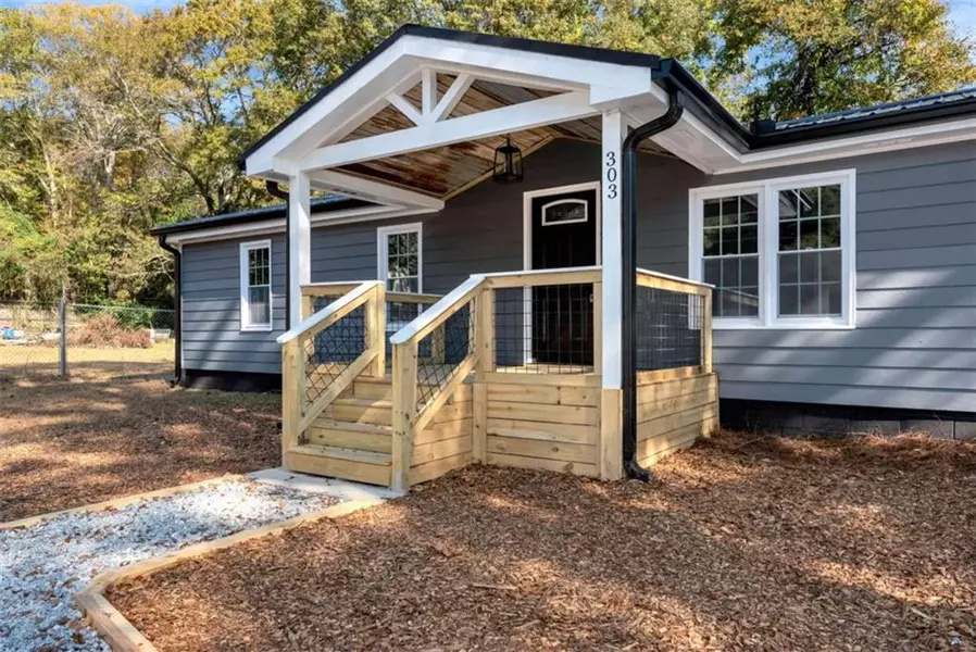 303 Rooks RD, Winder, GA 30680