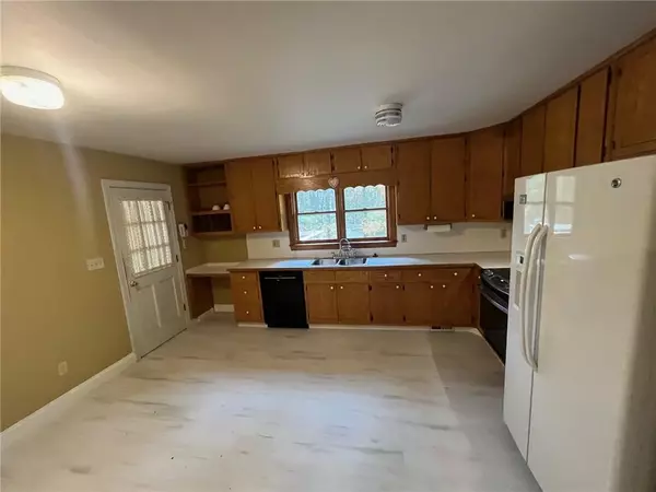 Dunwoody, GA 30360,5052 Glaze DR