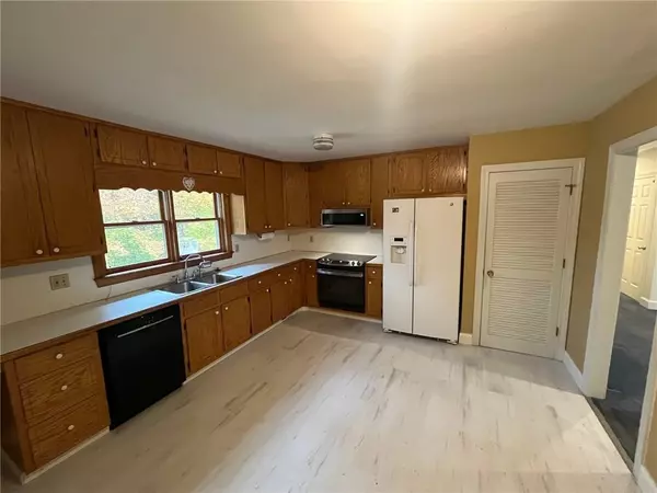 Dunwoody, GA 30360,5052 Glaze DR