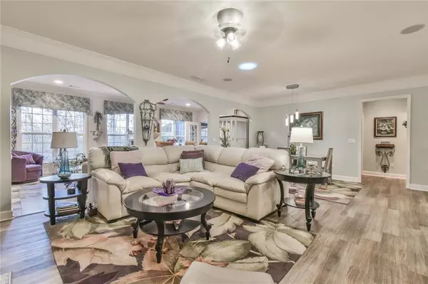 Hoschton, GA 30548,6352 Falling Water LN