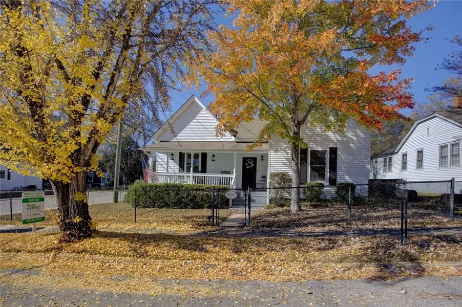 27 N Broad ST, Porterdale, GA 30014