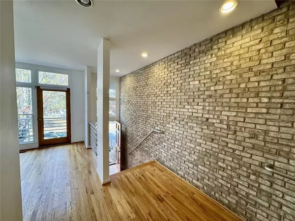 Brookhaven, GA 30319,1327 Peachtree VW NE