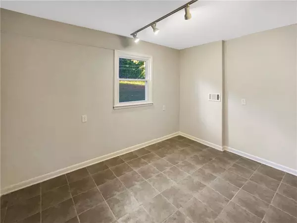 Lawrenceville, GA 30043,48 Russell RD