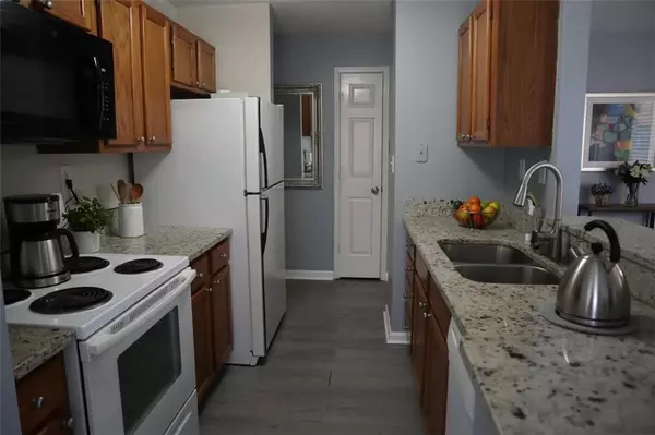 Atlanta, GA 30328,1103 Garden CT