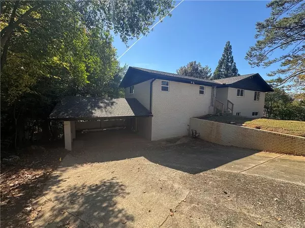 Atlanta, GA 30329,1679 Oak LN NE