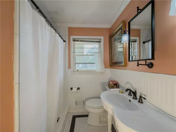 Cartersville, GA 30120,220 Dogwood DR