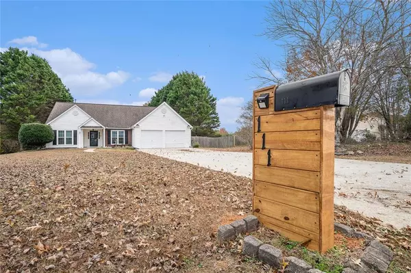 111 Meadowview LN, Powder Springs, GA 30127