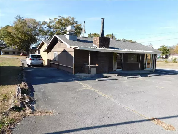 1238 US 41 HWY N, Calhoun, GA 30701