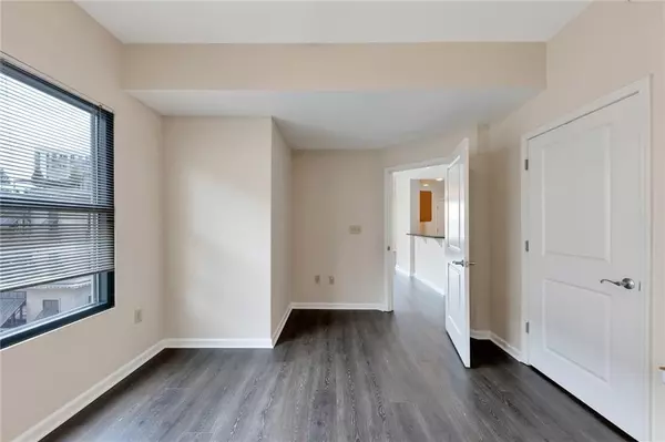 Atlanta, GA 30305,3040 Peachtree RD NW #704