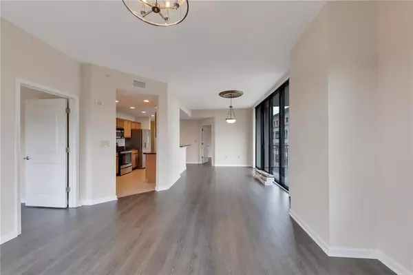 Atlanta, GA 30305,3040 Peachtree RD NW #704