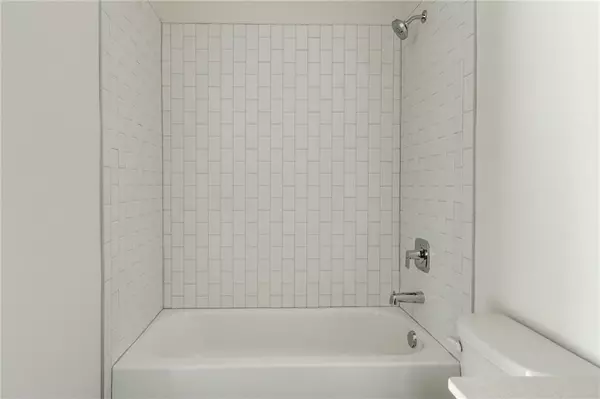 Atlanta, GA 30317,2029 Memorial DR #34