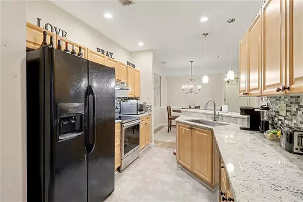 Alpharetta, GA 30004,933 Sandringham DR #933