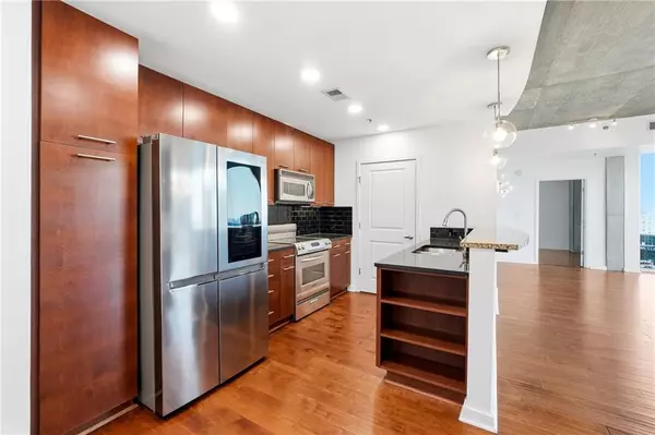 Atlanta, GA 30326,3324 Peachtree RD NE #2001