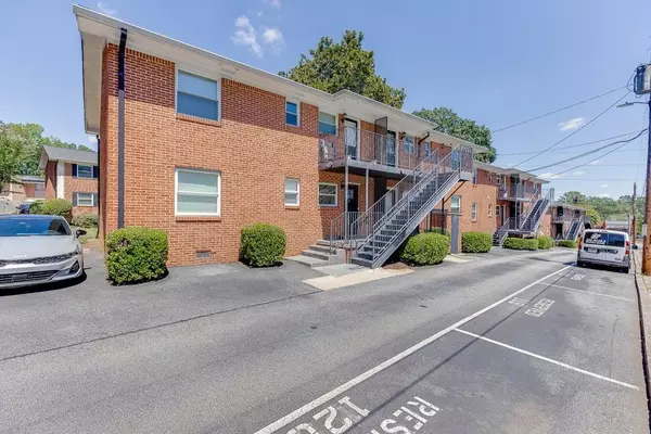 Atlanta, GA 30342,4282 Roswell RD NE #D2