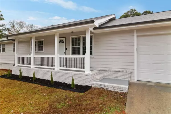 6896 LAURELWOOD DR, Douglasville, GA 30135