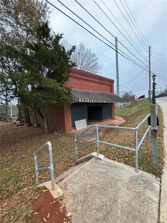 304 S Cherokee RD, Social Circle, GA 30025