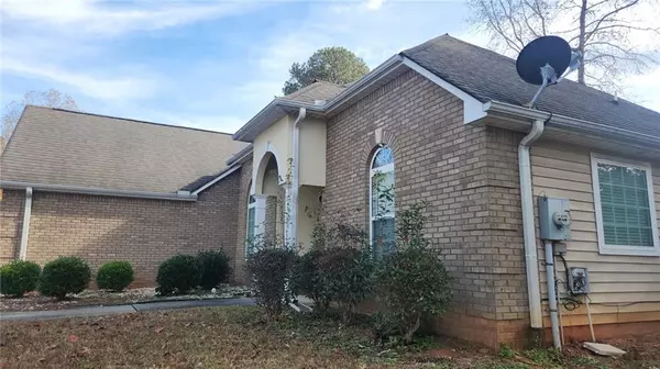 2766 Topaz RD, Riverdale, GA 30296