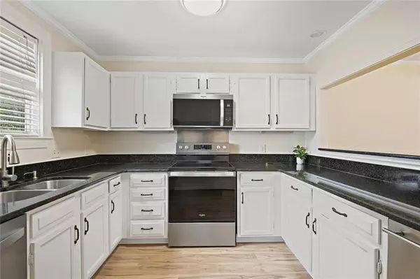 Atlanta, GA 30328,911 Hollyfax CIR NE