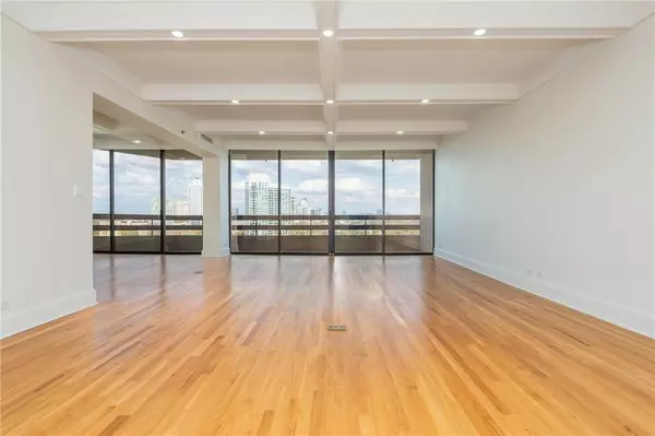 Atlanta, GA 30305,2660 Peachtree RD NW #22E