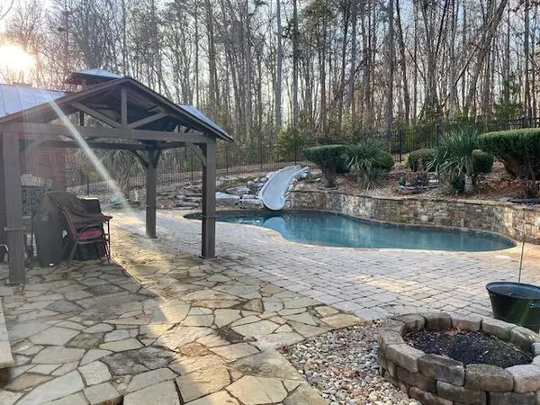 Clarkesville, GA 30523,351 Shoals LN